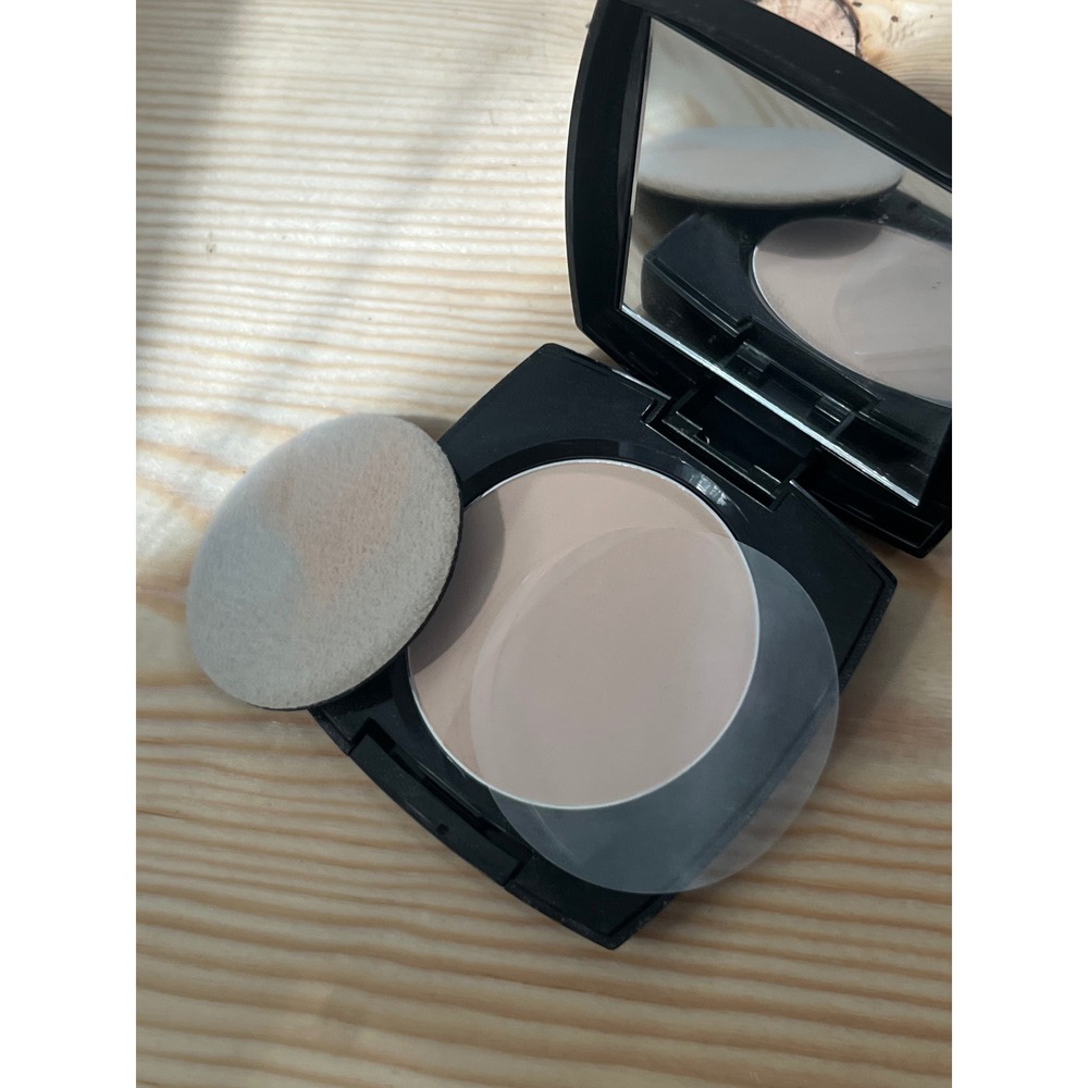 Avon True Color Flawless Mattifying Pressed Powder Translucent 0.4 oz F0377